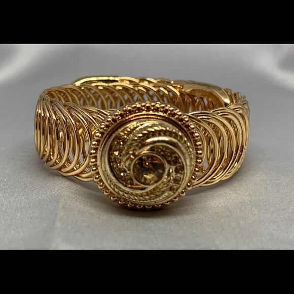 Snap Jewelry - ✨Gold Tone 1 Charm Stretch Bracelet - Oh Snap!